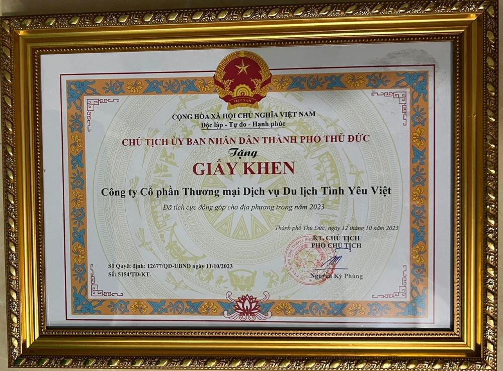 NGÀY 13/10/2023 VIETLOVE TRAVEL VINH HẠNH NHẬN ĐƯỢC 2 BẰNG KHEN